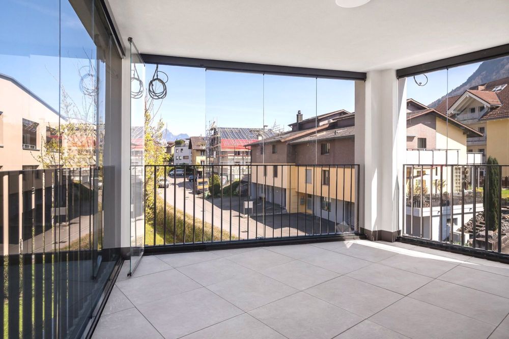 Helles Zuhause im Herzen Buochs - Verglaste Terrasse
