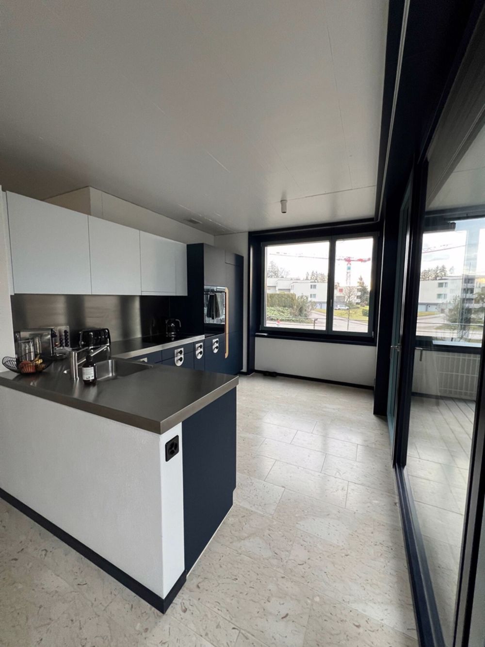 Helle und moderne 2.5 Zimmer-Wohnung in nähe Flughafen! - Kueche.jpg