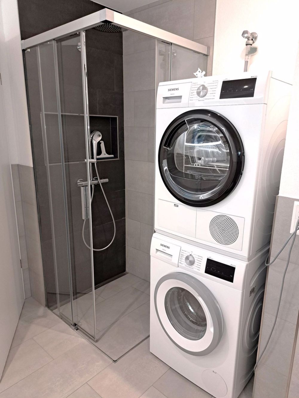 moderne Wohnung mit Balkon an ruhiger Lage mit top Ausbaustandard - Dusche.jpg