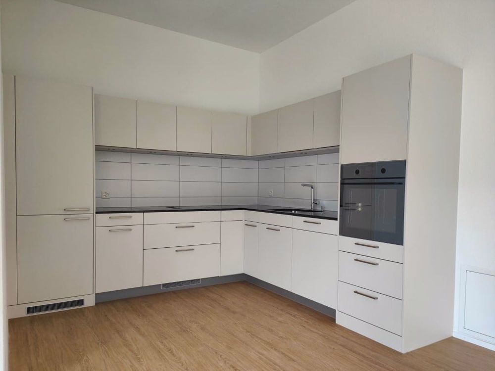 Stilvolle Neubauwohnung mit Gartensitzplatz im Herzen von Glattfelden - Kueche