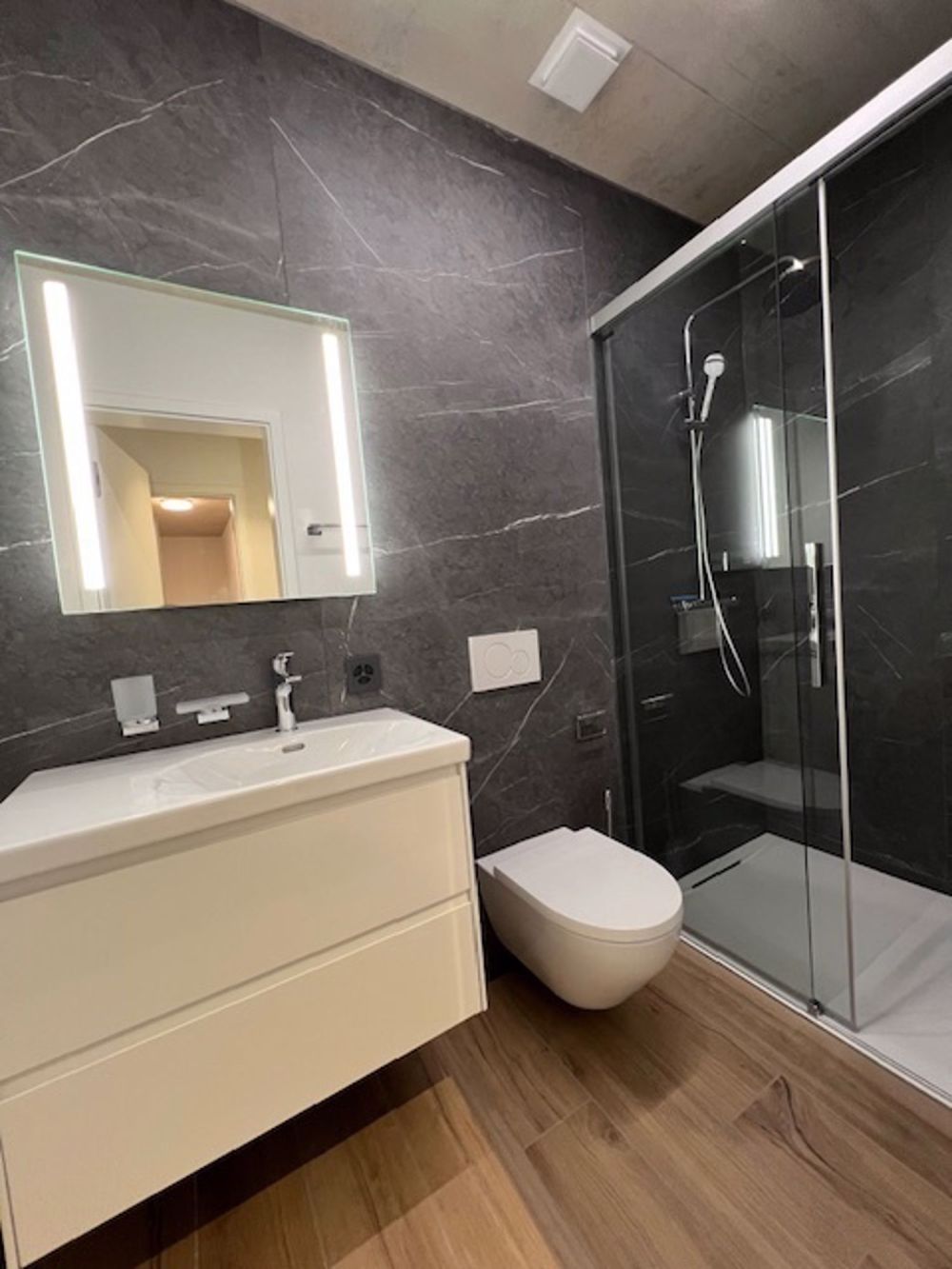 A louer Magnifique Appartement de 3.5 picès. en PPE au 3em étage. - Bild 5