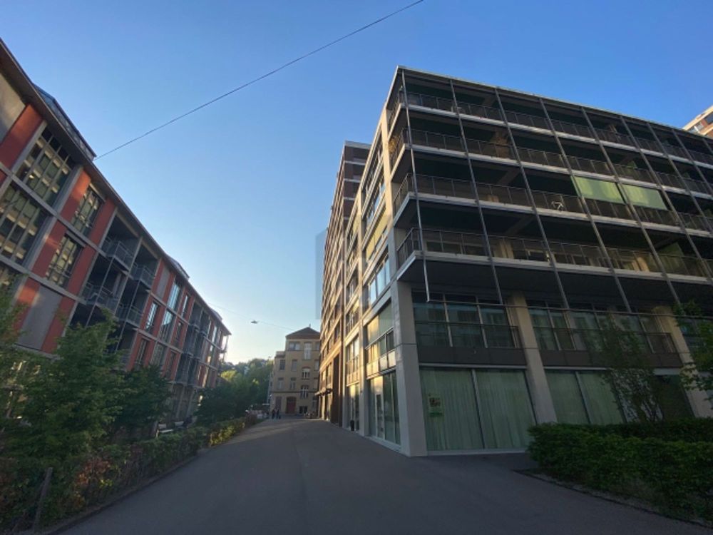 HOCHWERTIG MIT SONNIGEM BALKON - Bild 2
