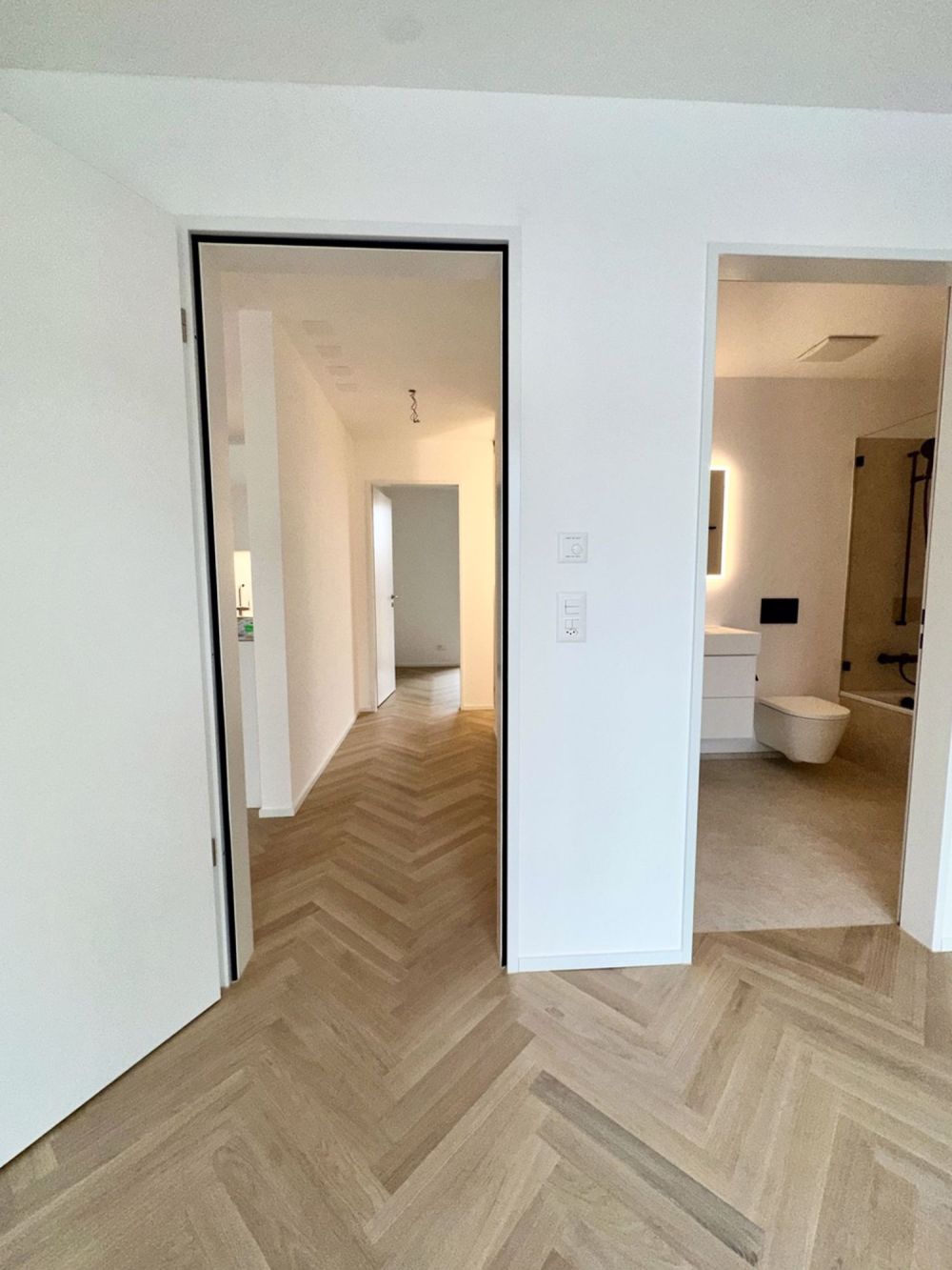 Brandneue Traumwohnung mit Balkon im obersten Stock - Bild 7