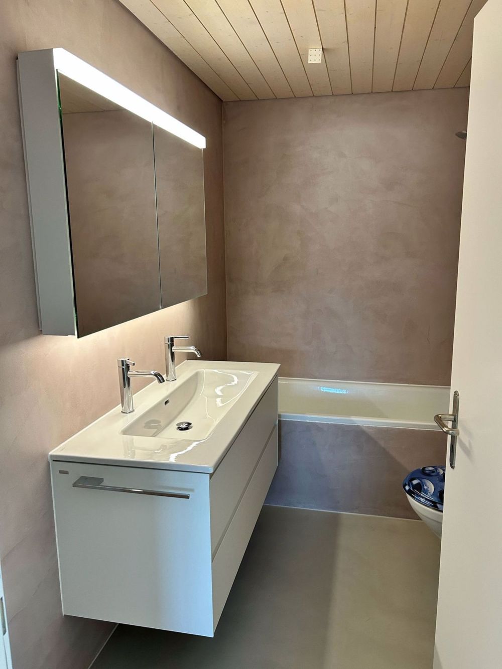 Exklusive 4.5-Zimmer-Dachwohnung mit direktem Liftzugang Erstvermietung nach Renovation - Bild 2