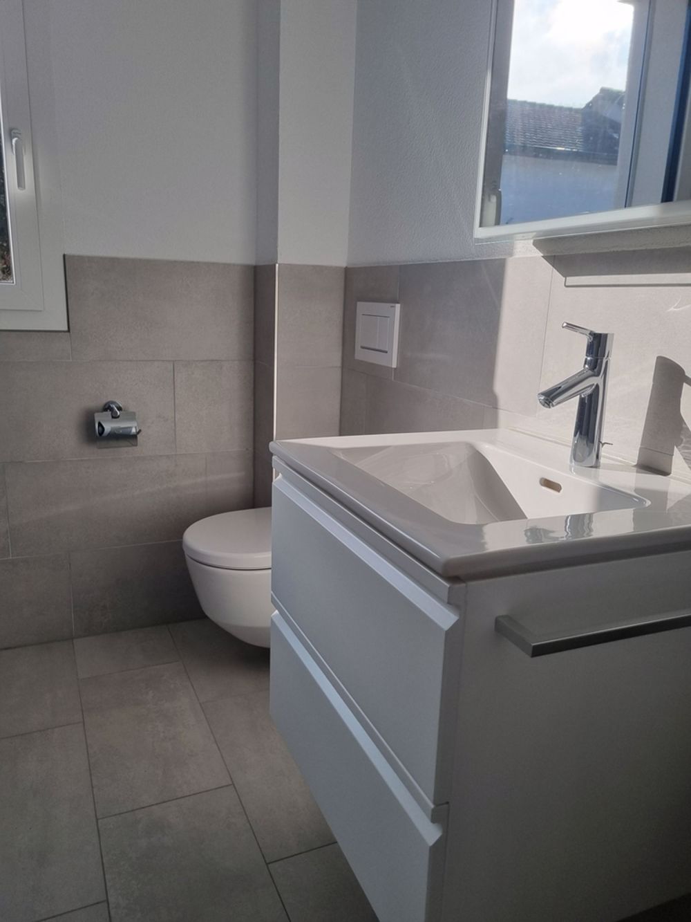 grosszügige moderne Wohnung mit sehr schöner Aussicht - WC.jpg