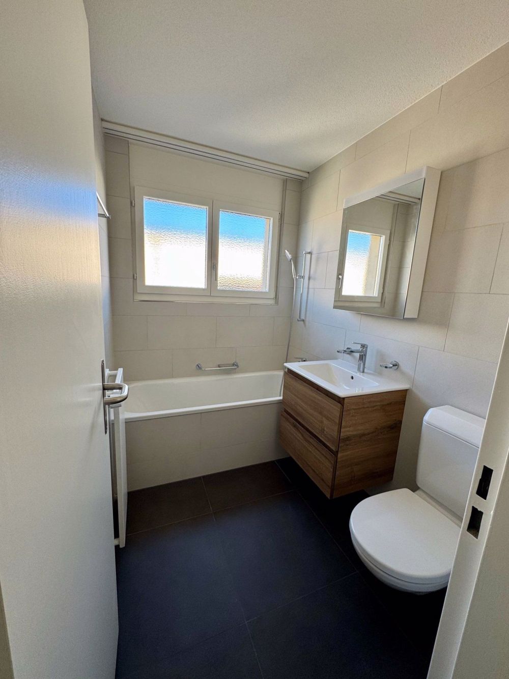 Frisch renovierte, helle 4-Zimmerwohnung in Zug ? Erstbezug - Bild 4