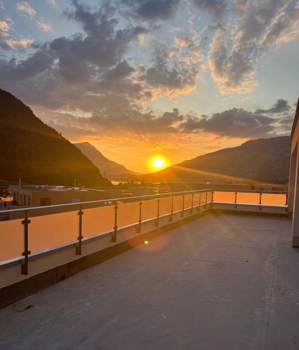 Exklusive 5.5-Zimmer-Attikawohnung mit direktem Liftzugang, See- & Bergsicht - Bild 1