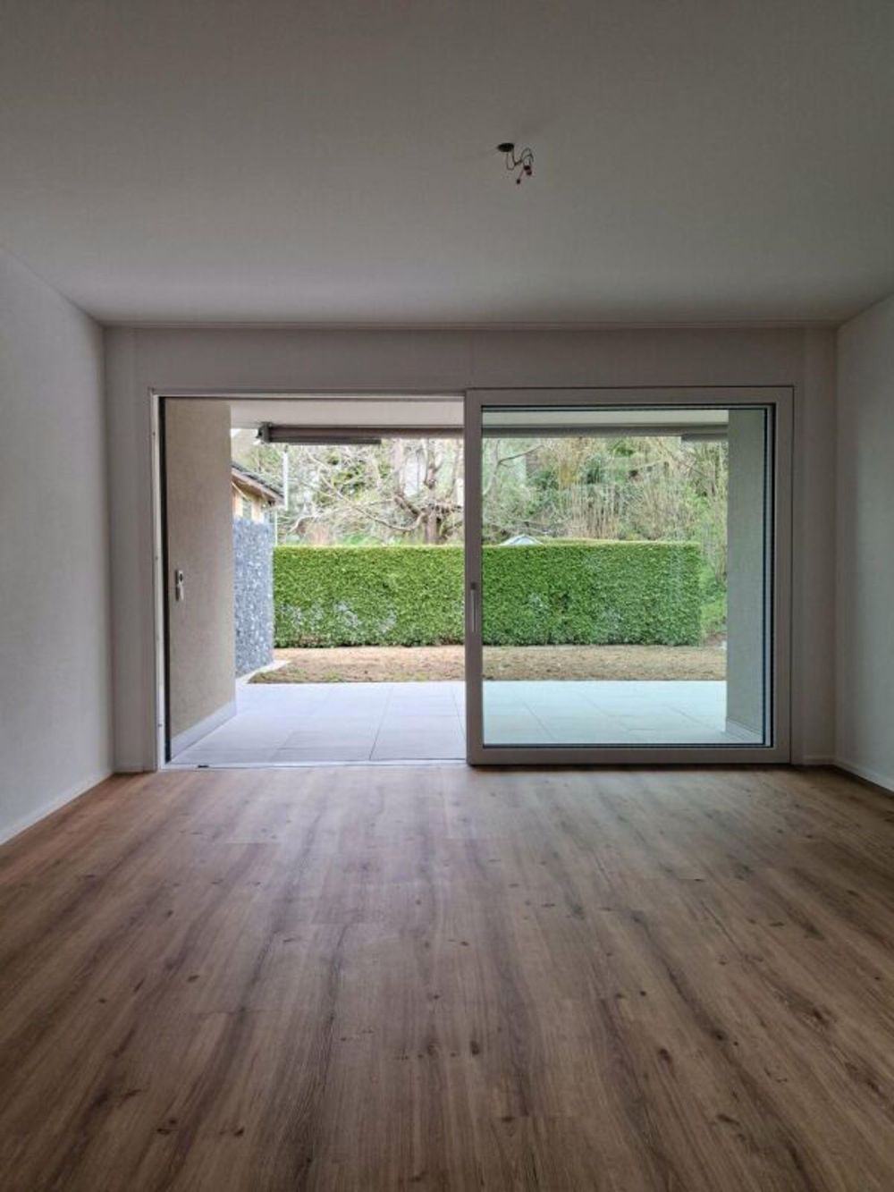 Moderne 2.5 Zimmerwohnung mit schönem Sitzplatz - Bild 3