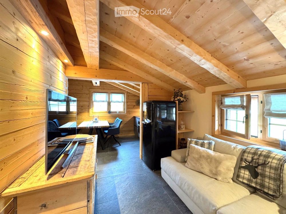 Alpine Moderne 2.5-Zimmer-Dachwohnung (Maissen Haus) in Flond. Erstvermietung mit exklusiven Möbeln - Bild 2