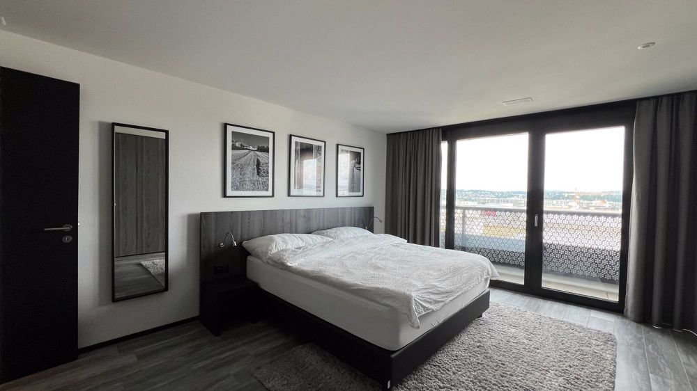 Moderne möblierte 2.5-Zimmer-Erstbezug-Wohnung mit Aussicht in Dübendorf - Bild 1