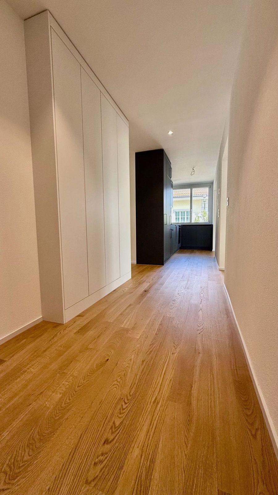 Erstvermietung: geräumige 4,5-Zimmerwohnunggrosser mit sonniger Terrasse und Aussicht - Bild 3