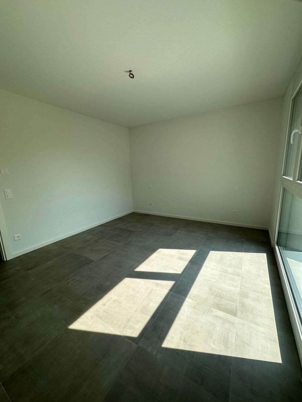 Wohnung 3.5 Zimmer mit Balkon und Blick - Bild 4