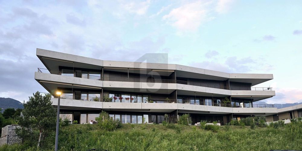 HELL MIT BLICK AUF DEN SEE - Bild 1