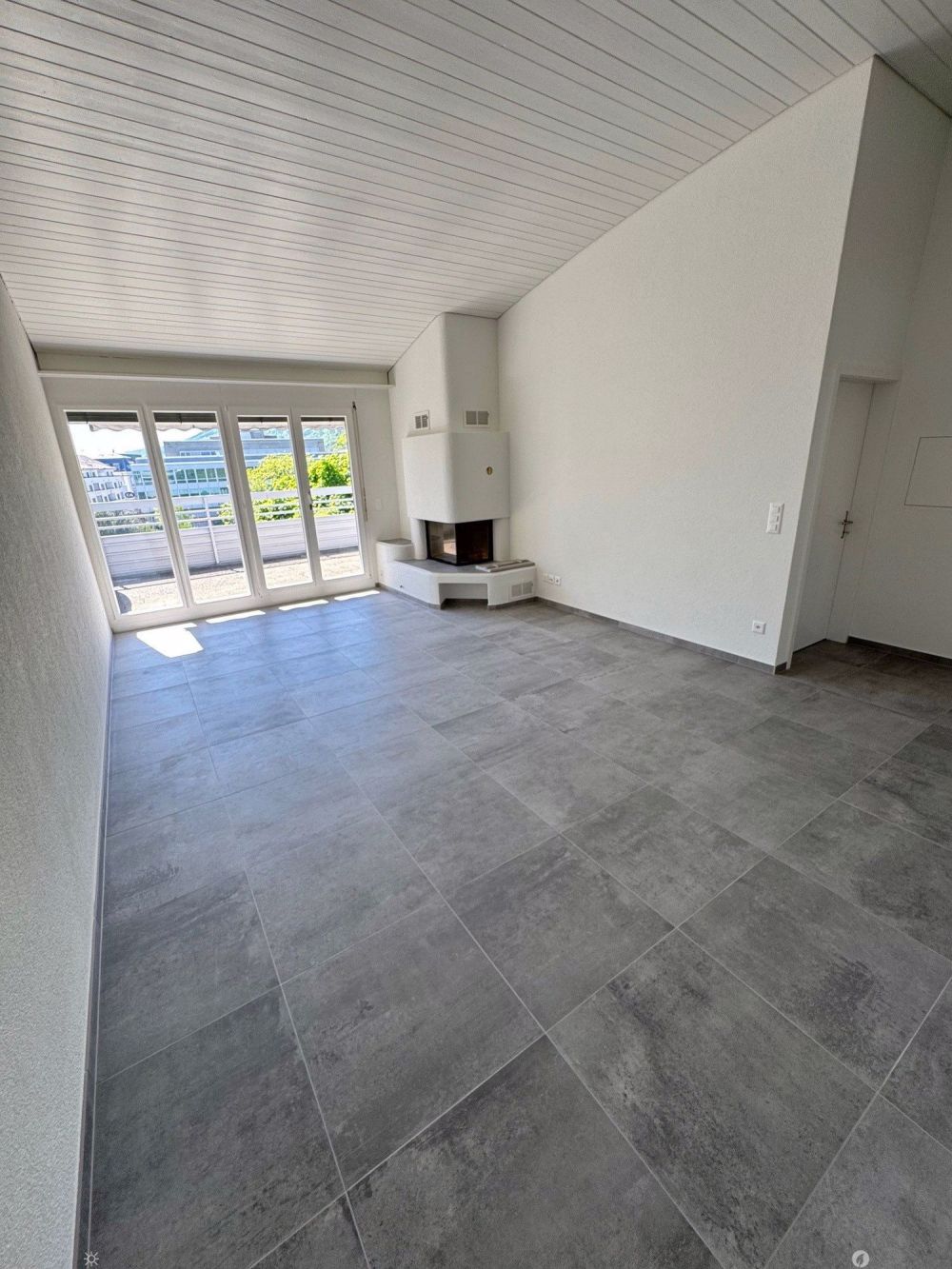 Modern sanierte 3.5-Zimmer-Attika-Wohnung im Herzen von Biel - Bild 4