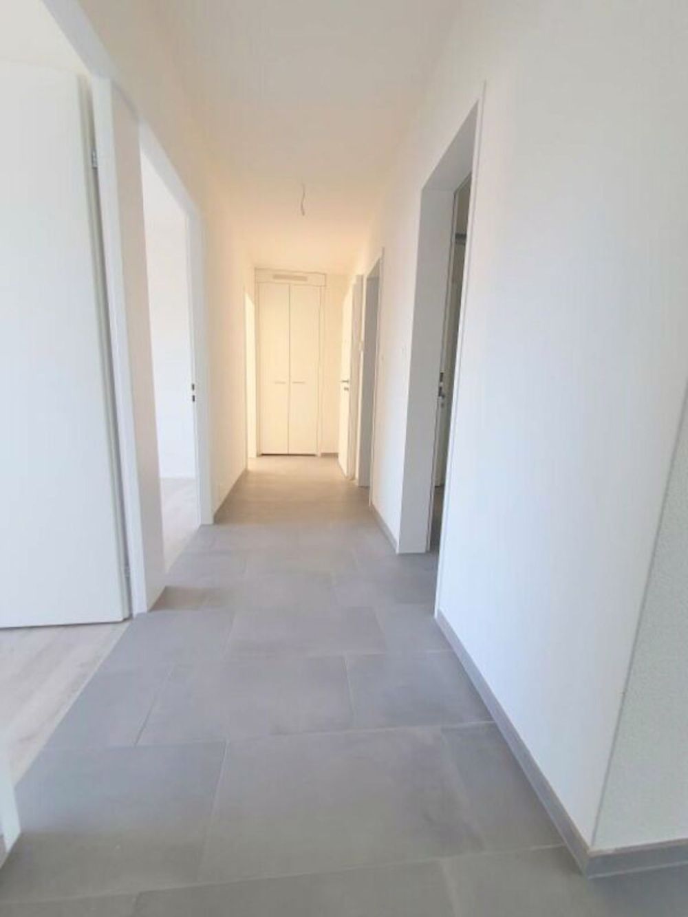 Erstbezug unserer neu sanierten 3.5 Zimmerwohnung! - Korridor