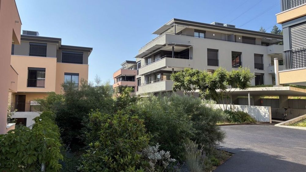 Traumhafte Attika-Wohnung mit Aussicht und eigener Waschküche - Aussenansicht