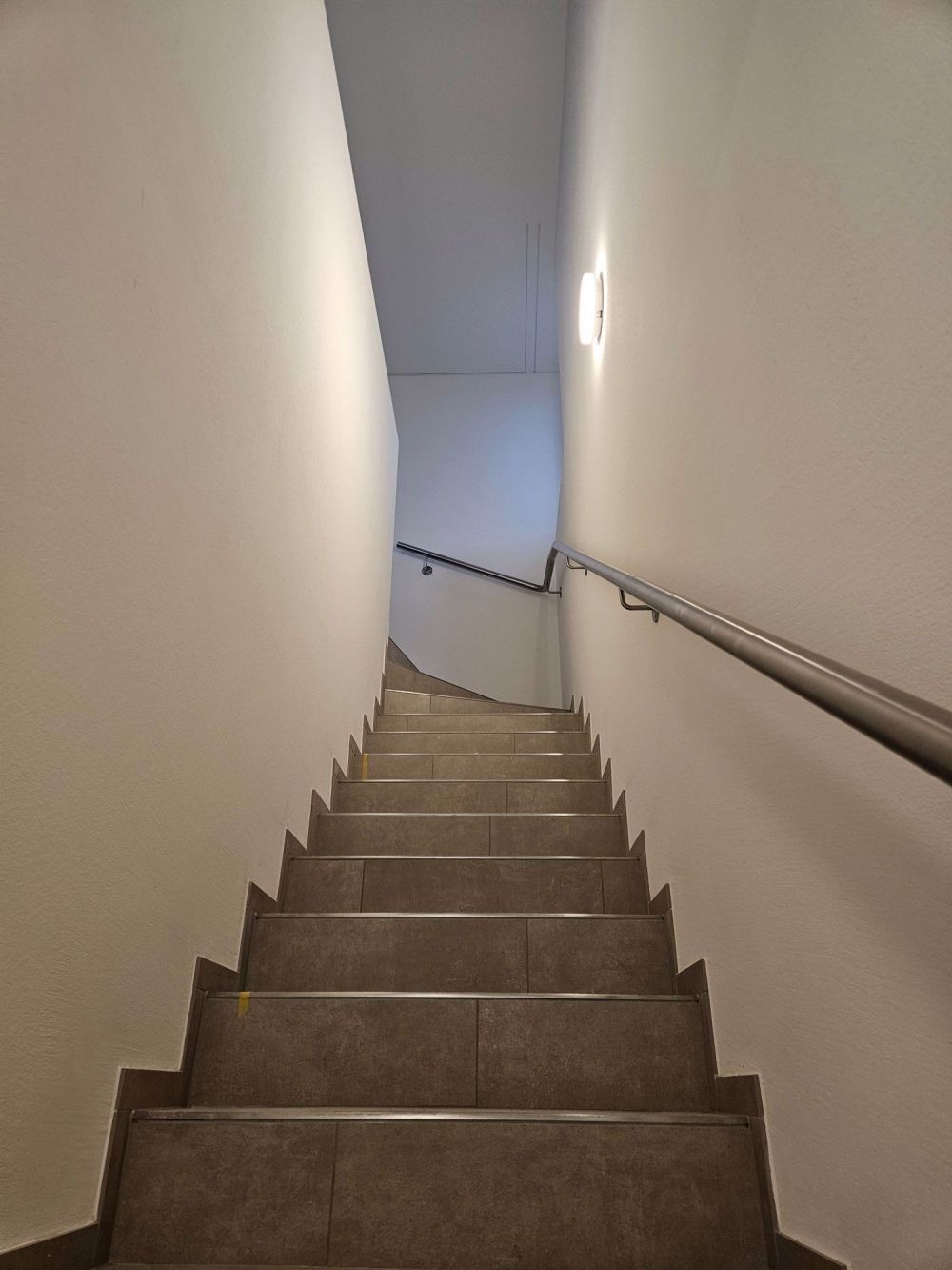 Erstvermietung / First Rental: 3.5-Zimmer-Gartenwohnung mit Hobby-/Büroraum im Maisonette-Stil - Bild 10