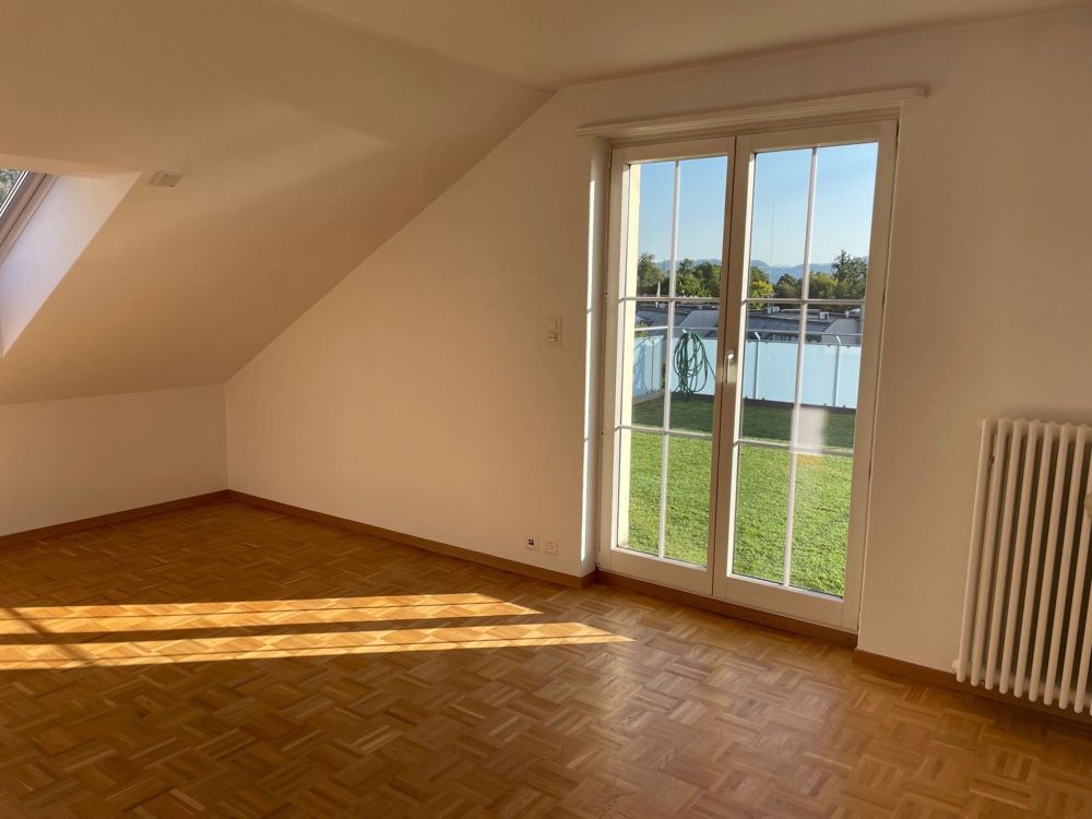 Neu möbliertes Zimmer in 4-Zimmer Wohnung mit großer Küche - Bild 10