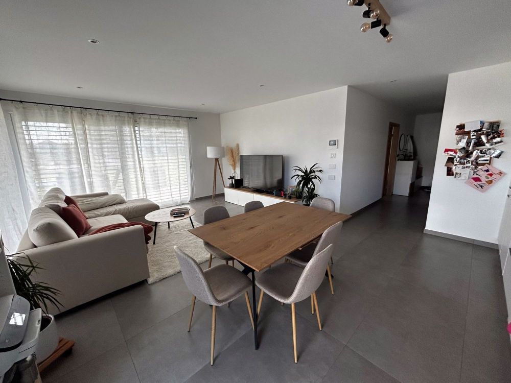 Prächtige 2,5-Zimmer-Wohnung mit Parkplatz in der Tiefgarage - Bild 2