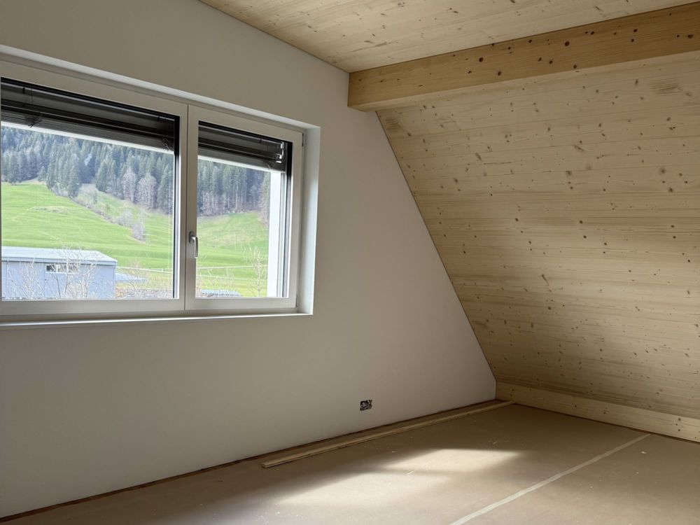 Erstvermietung - Dachwohnung mit Aussicht auf die Mythen - Zimmer 2