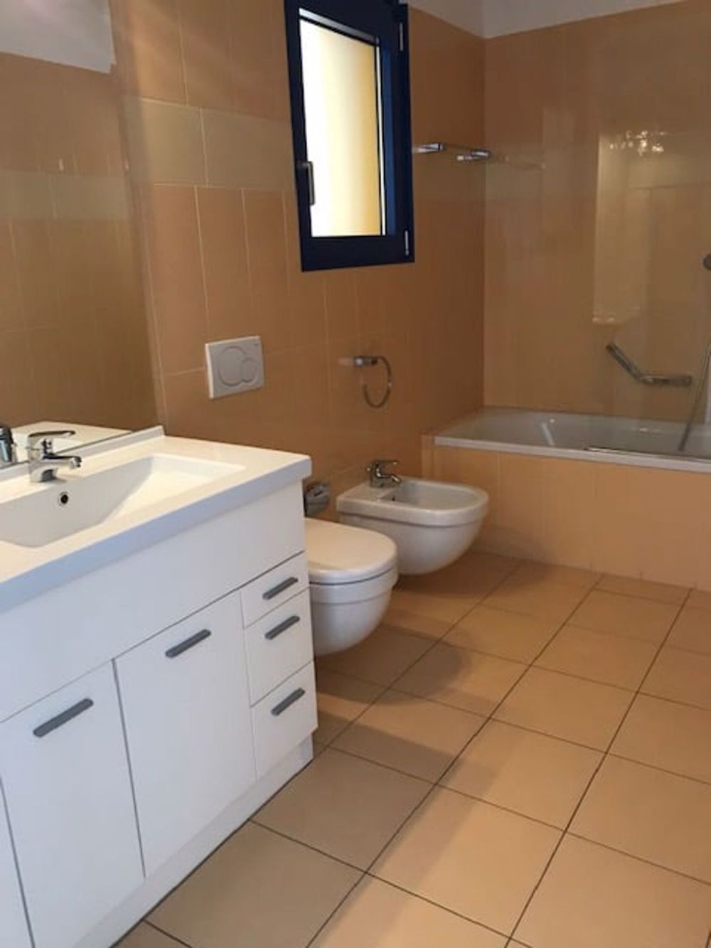 Duplex-Wohnung 5 1/2 mit eigenem Garten - bagno padronale con vasca