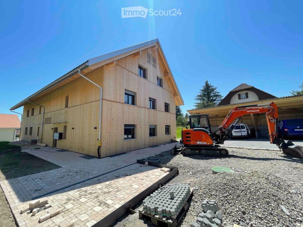 Sehr schöne 3.5-Zimmer Dachwohnung (2.5 + grosse Galerie) in Massivholzbauweise - Bild 2
