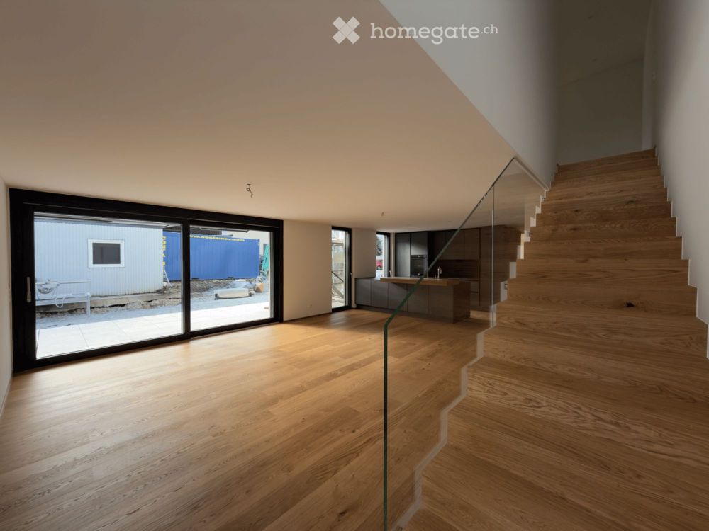 Erstvermietung 5.5-Zimmer-Duplex-Wohnung mit grossem privatem Garten (370m2) mitten in Adliswil - Bild 3