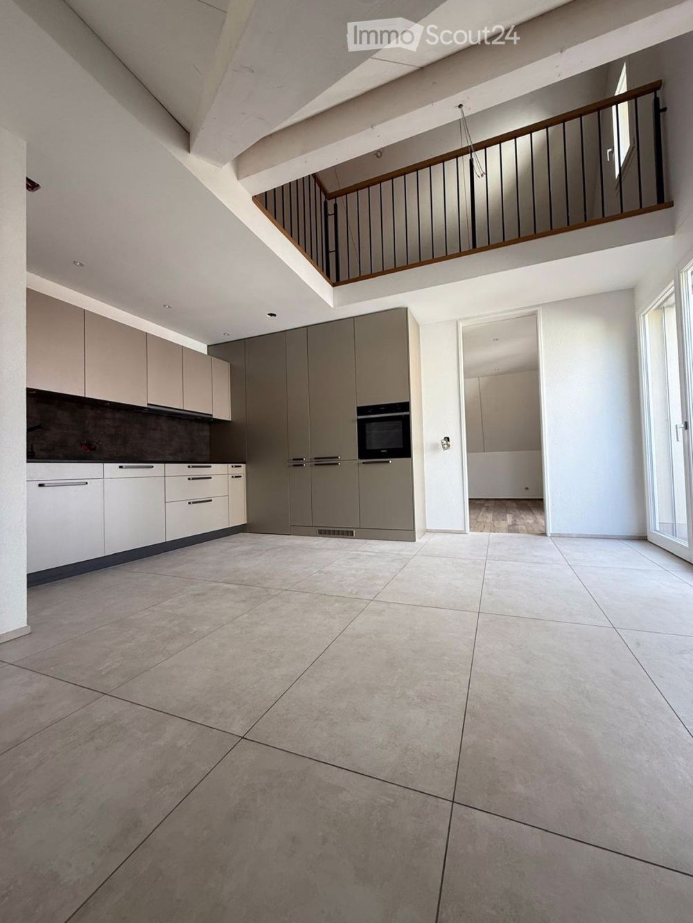 Moderne Dachwohnung mit toller Aussicht - Bild 1