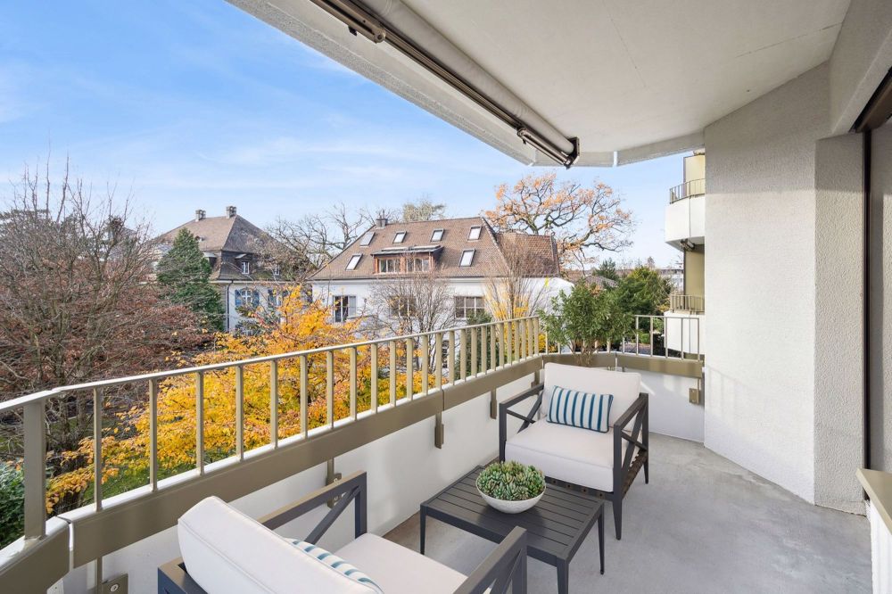 Erstbezug nach Sanierung: Grosszügige & lichtdurchflutete 3.5-Zimmerwohnung! - Bild 1