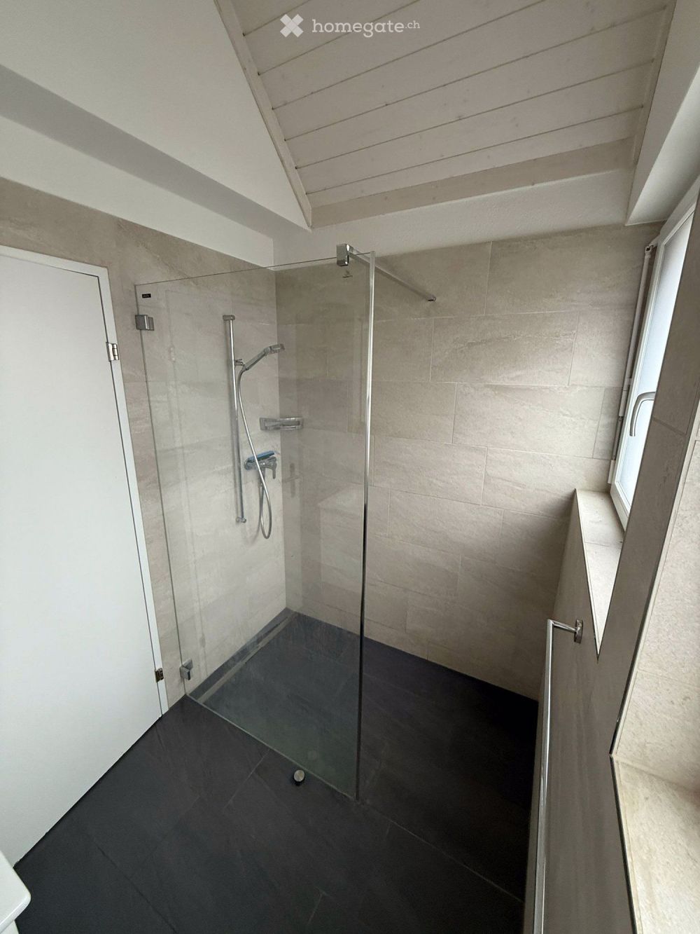 Moderne und lichtdurchflutete 4.5-Zimmer-Maisonette-Duplex Dachwohnung in Weiningen ZH - Bild 2