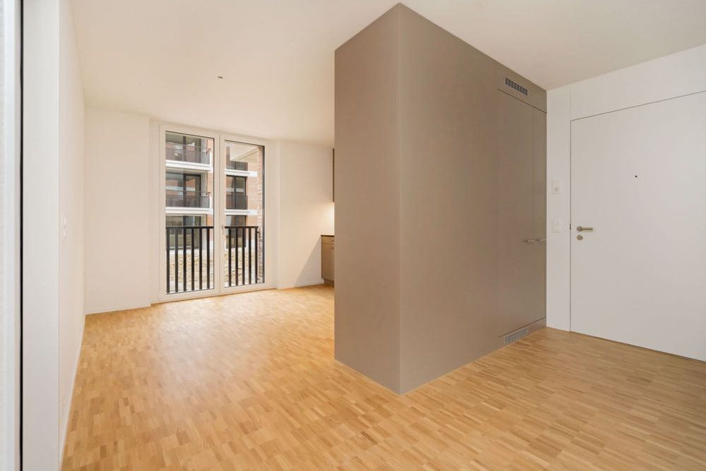 Moderne Wohnung in Bahnhofsnähe - Korridor / Eingangstüre