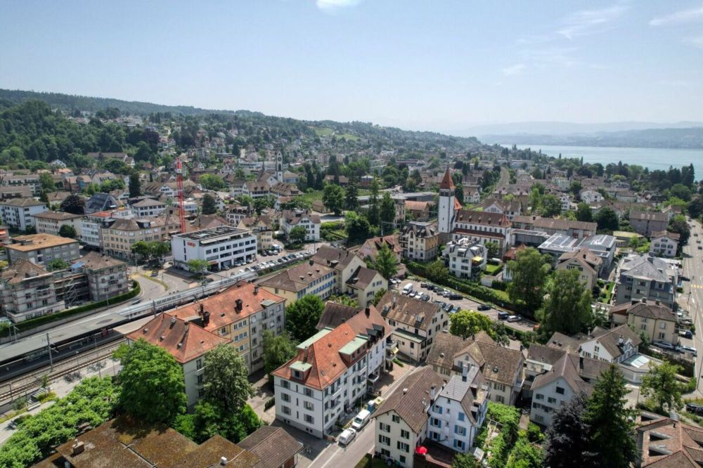 Erstbezug im Herzen von Küsnacht – Einmaliges, modernes Wohnerlebnis - Dronenaufnahme