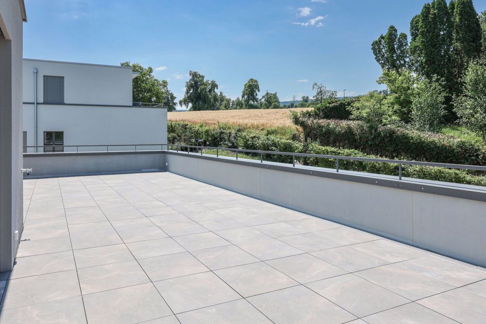 Erstbezug: grosse Attikawohnung im Eigentumsstandard mit exklusivem Ausbau - Balkon 1