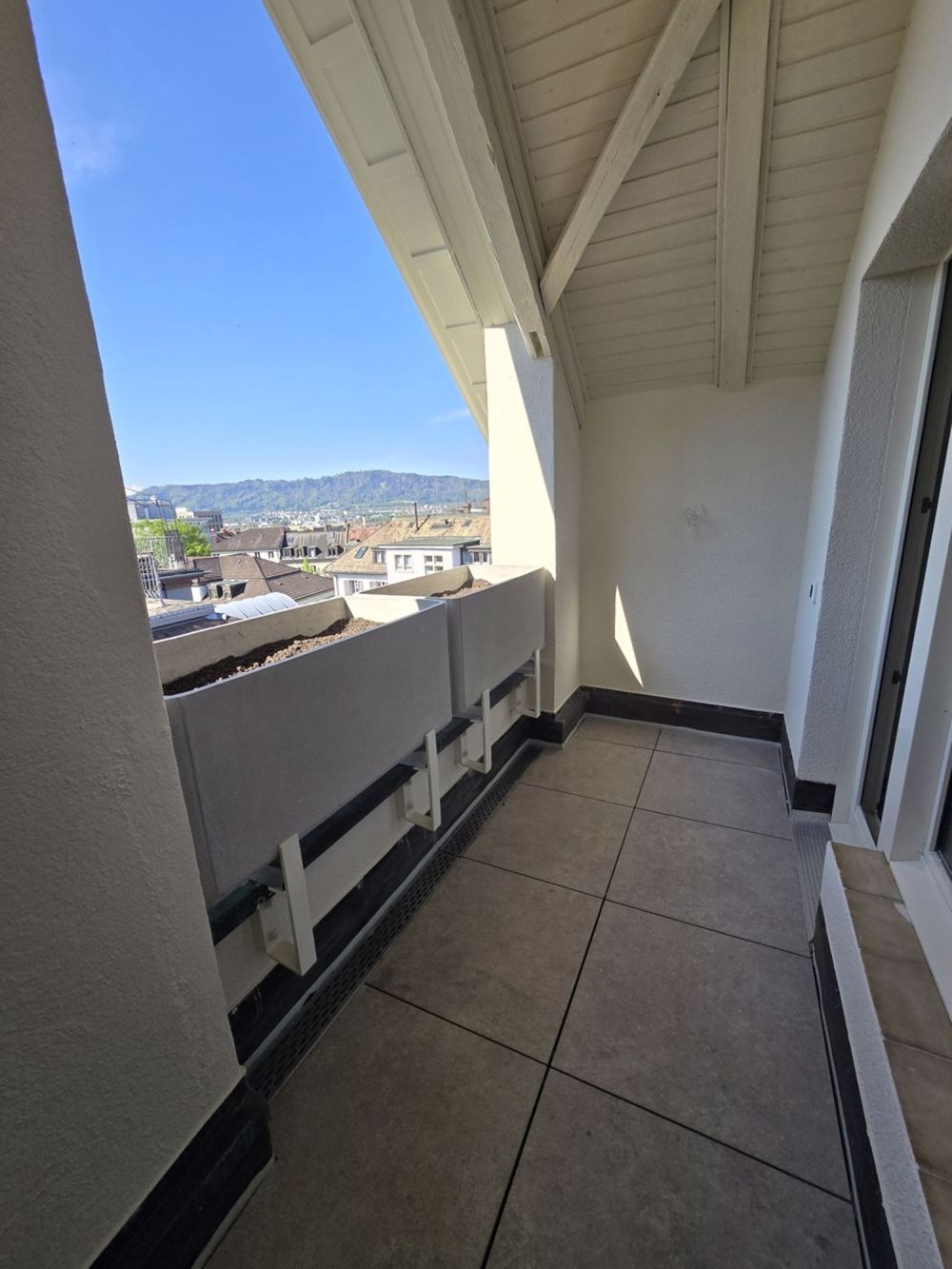 Erstbezug 5.5-Zimmer-Maisonette-Wohnung an Top-Lage in Zürich - Veranda