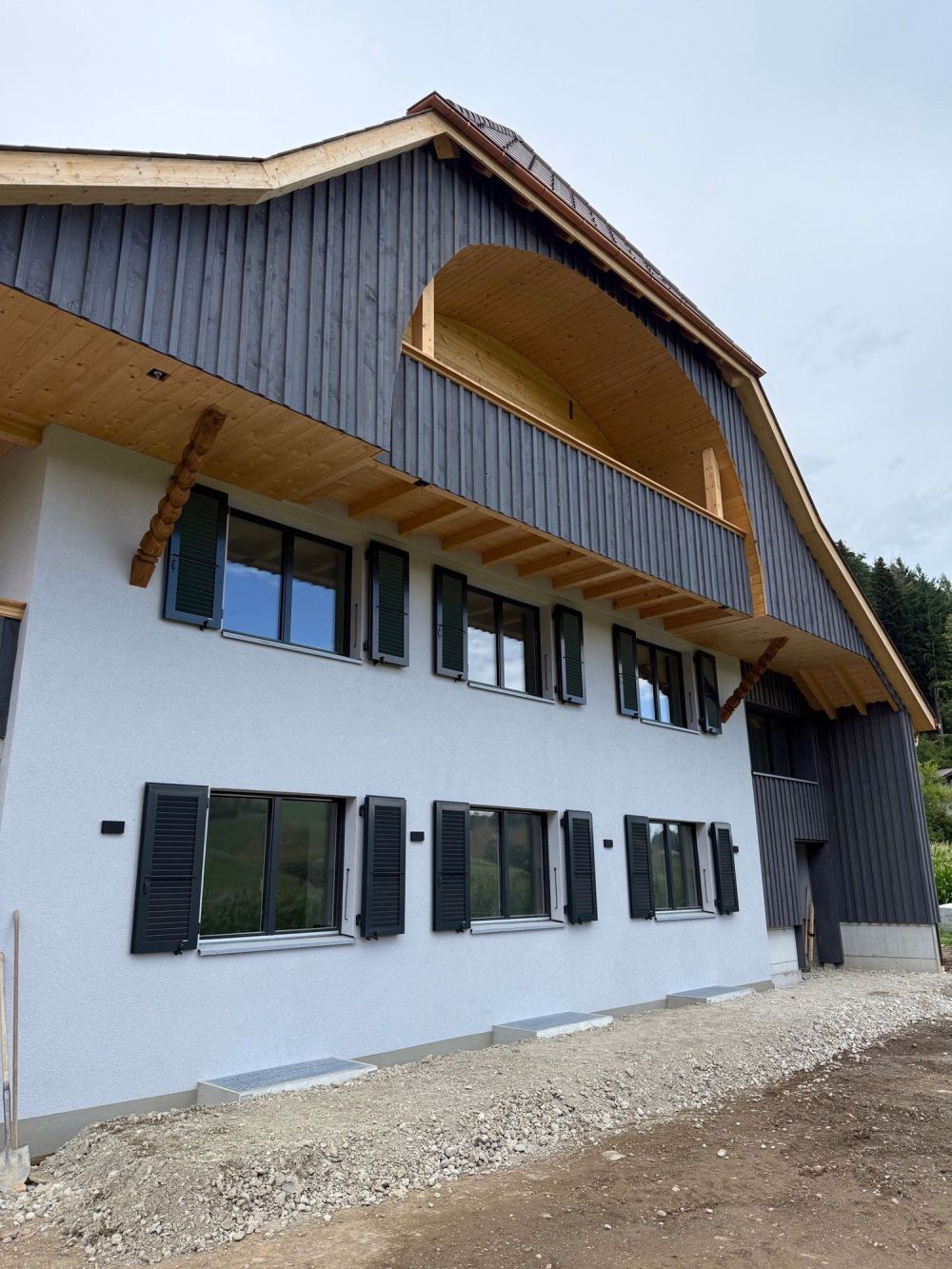 Helle 2.5-Zimmer-Dachwohnung mit Galerie und Balkon - Bild 3