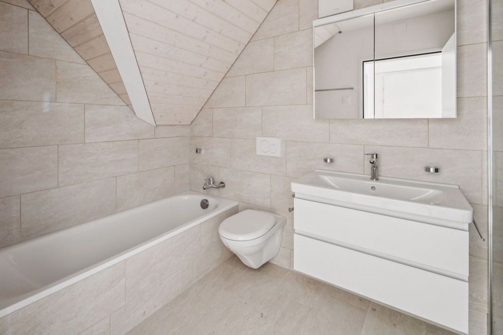 ERSTBEZUG - MODERN WOHNEN AN RUHIGER LAGE - Nasszelle mit Dusche und Badewanne