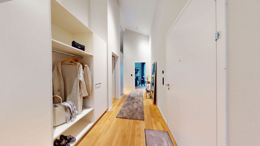 Attika-Wohntraum mit Aussicht - Erstbezug - Einbau-Garderobe....