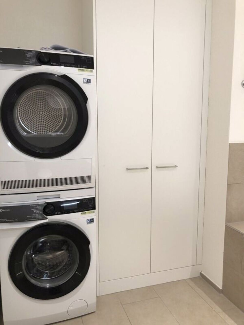 grosszügig und luftig - Ihr neues Zuhause an idealer Lage - Waschturm und zusätzlicher Einbauschrank im Bad