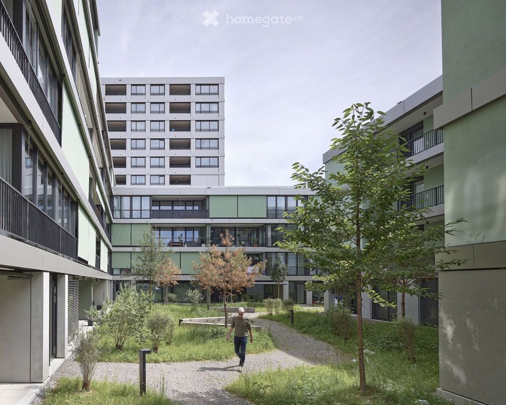 Moderne 2.5-Zimmer-Wohnung mit Balkon in Suhr - Bild 1