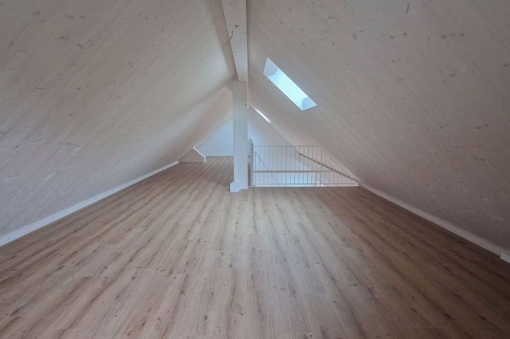 Moderne und helle 4.5 Zimmer-Dachwohnung mit Galerie - Bild 8