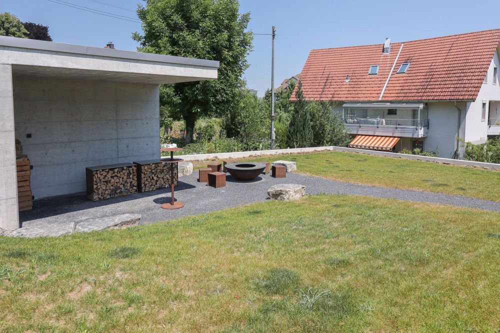 Erstbezug: grosse Attikawohnung im Eigentumsstandard mit exklusivem Ausbau - Grillstelle