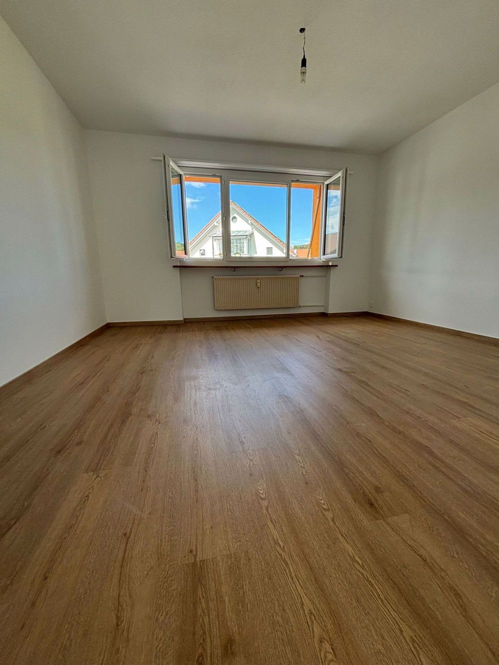 Wunderschöne neu sanierte 3.5-Zimmer-Wohnung mit Balkon - Bild 6