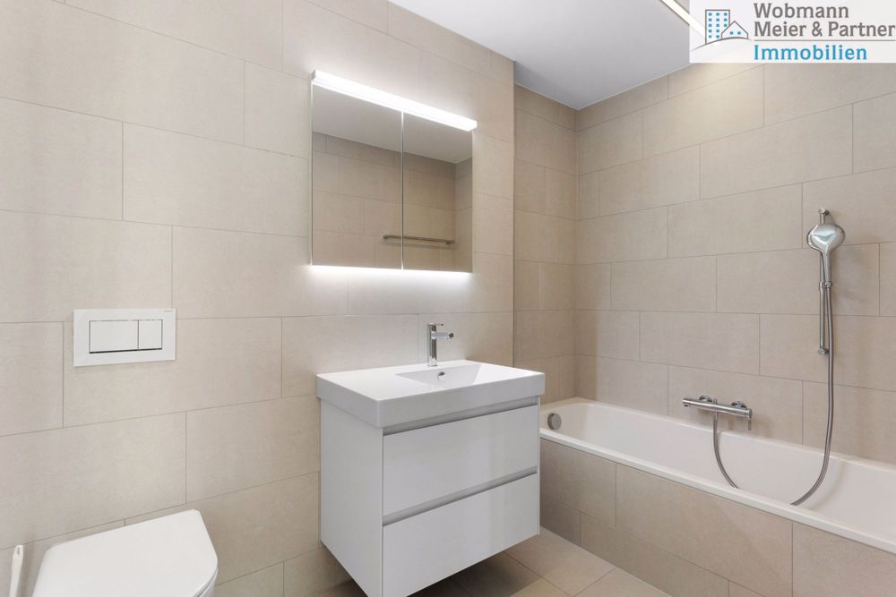 Ihr neues Zuhause im «Rütlihof» - modern und perfekt angebunden - Modernes Bad mit Badewanne und Toilette