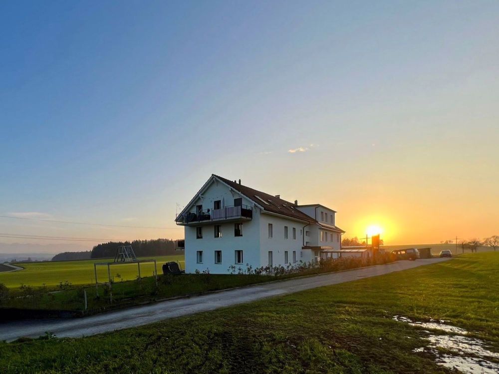 4.5-ZWG mit riesigen privaten Gartensitzplatz und top Aussicht! - Bild 1