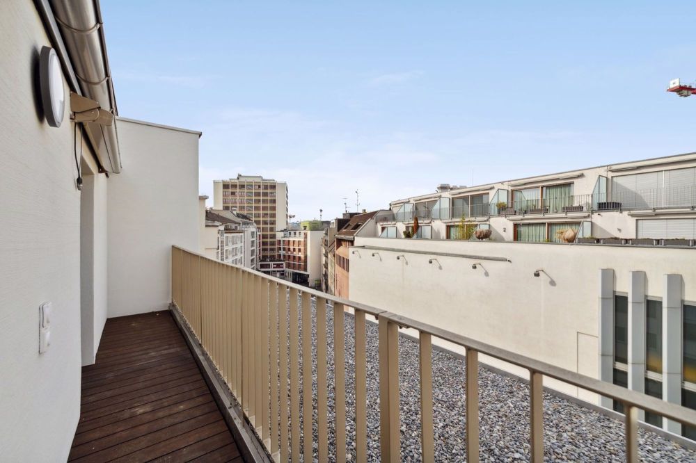 Sonnige Attikawohnung im Herzen der Stadt - Terrasse hinten