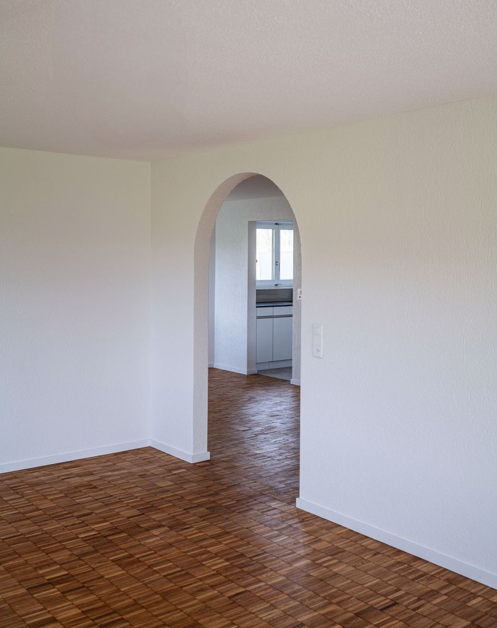 Erstvermietung nach Komplettsanierung: 4.5-Zimmer-Wohnung mit Balkon in Wagen - Bild 9