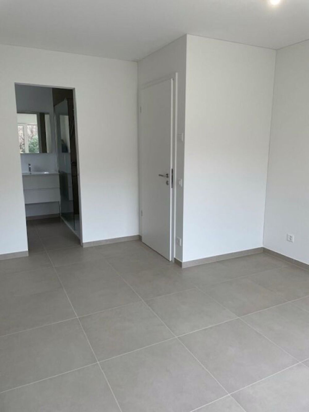 Mieten wir eine wunderschöne 2.5-Zimmer-Wohnung mit Garten - Bild 13