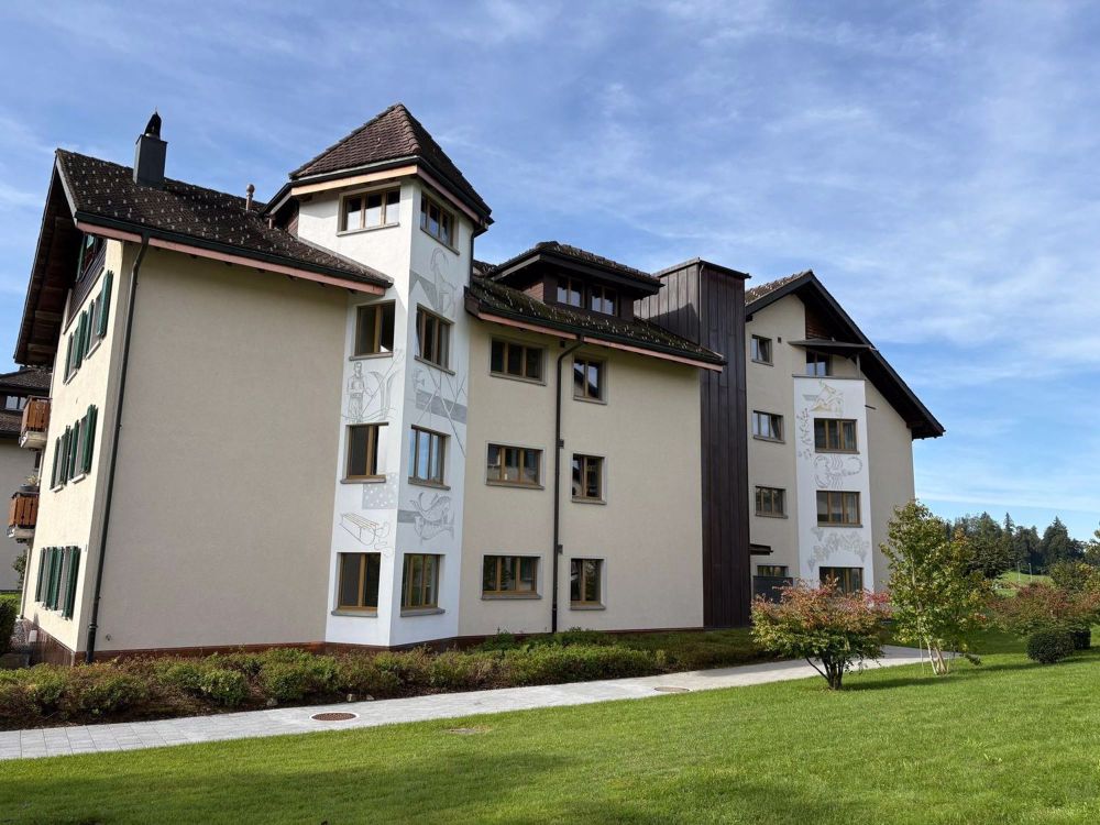 Erstvermietung nach Komplettsanierung: 4.5-Zimmer-Wohnung mit Balkon in Wagen - Bild 1