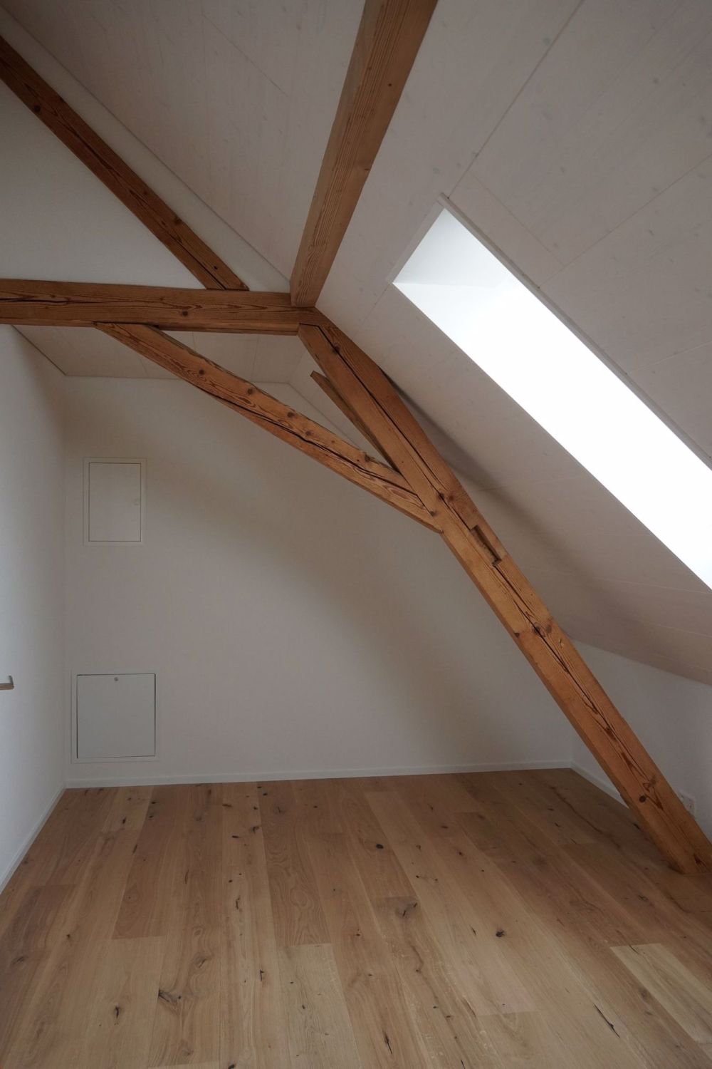Dachwohnung neu renoviert - Bild 8