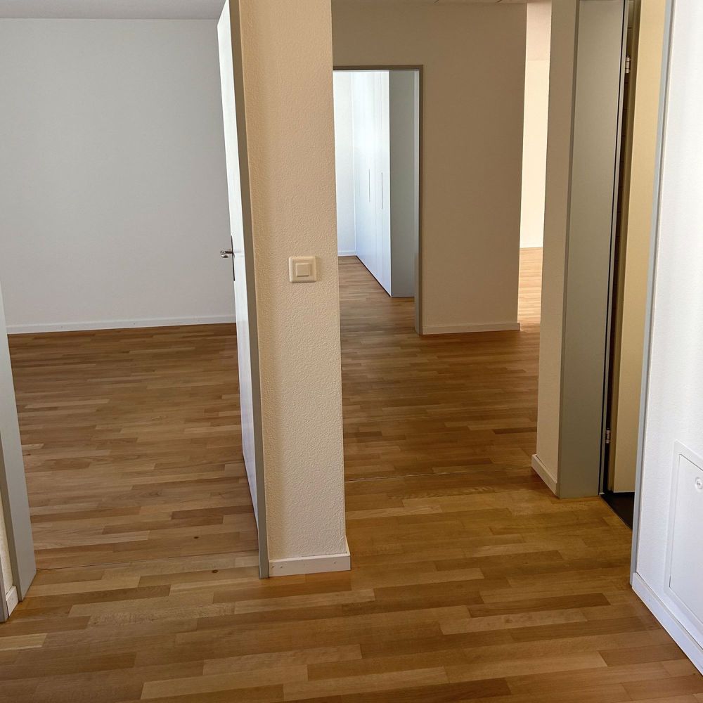 Zentrale 4.5-Zimmer-Wohnung (2. OG) mit Balkon - Bild 6